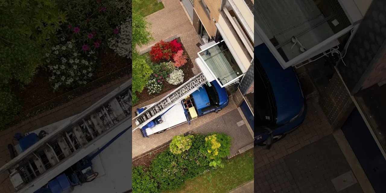 Plaatsing met een ladderlift, van bovenaf gefilmd